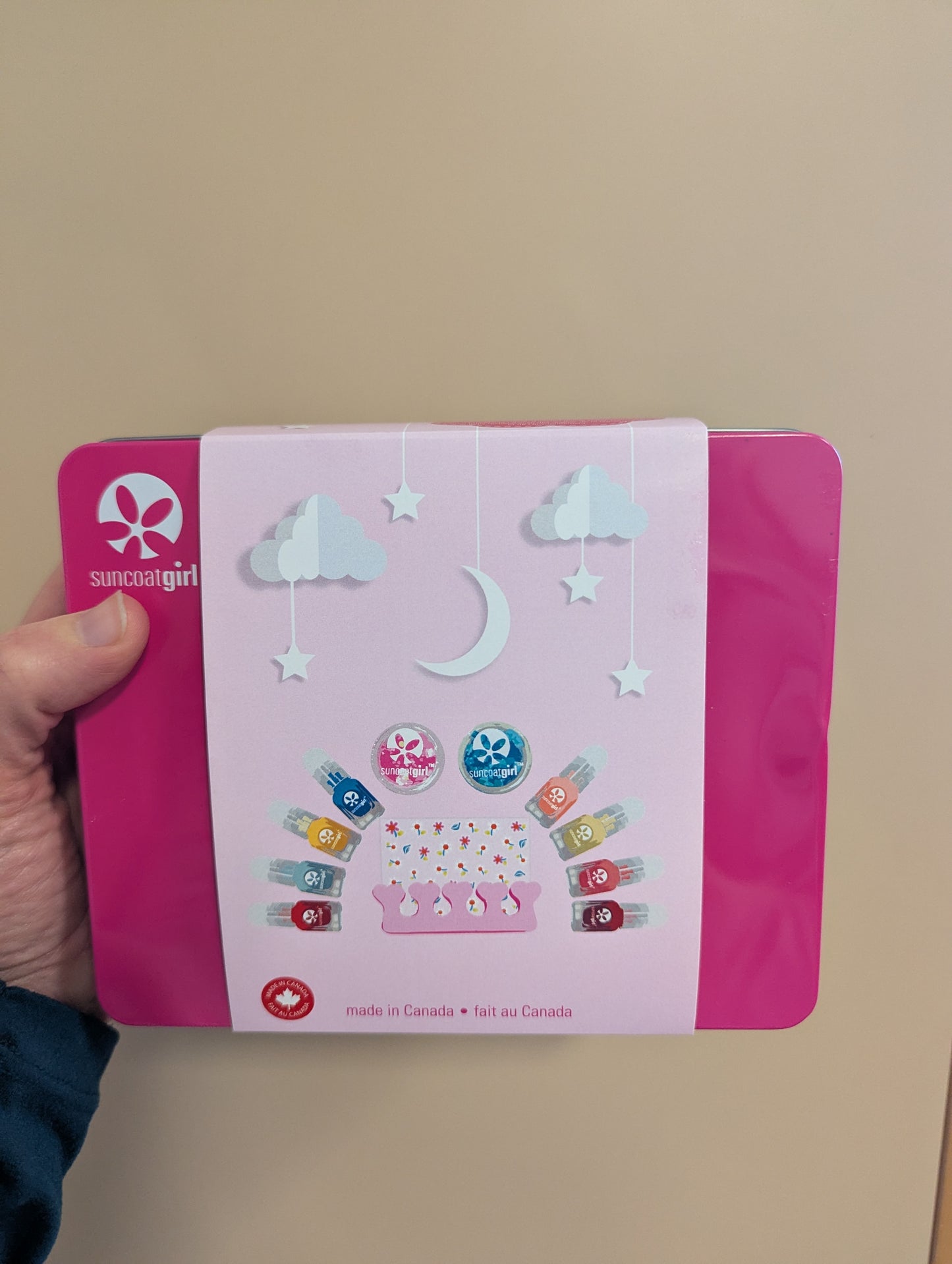 Suncoat Girl Manicure Box With Water Based Peelable Nail Polish