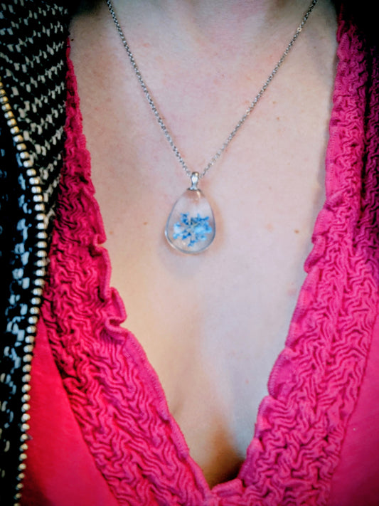 Stylish Jewelry Tear Drop Necklace With Blue Flower Petals